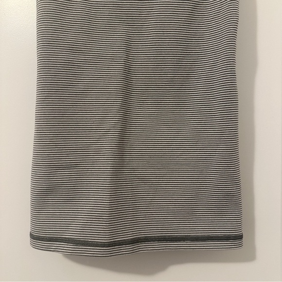 Lululemon Grey White Stripes Power Y Tank Top Size 6 Women’s - Picture 2 of 11